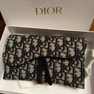 This item is pretty much new worn for less than an hour.